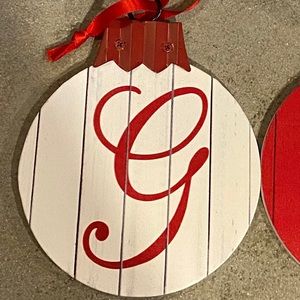 New G monogram round rustic ornament